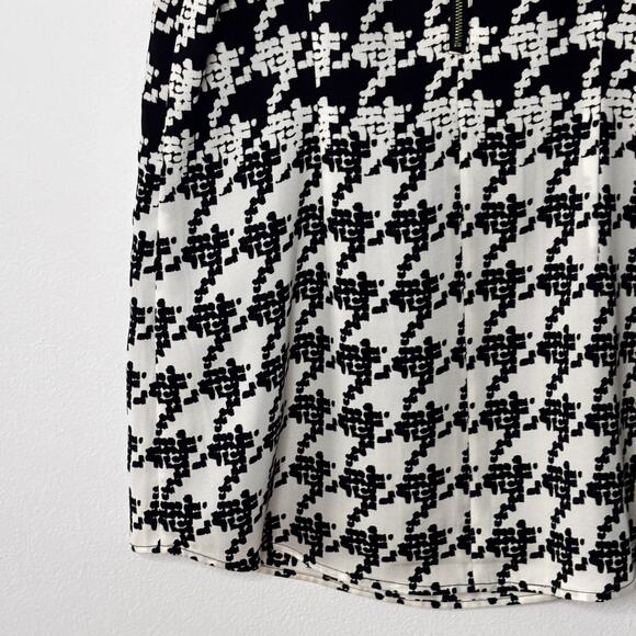 CAbi Women's Black and White Houndstooth Detailed Flowy Tank Top Size Small - Picture 5 of 12